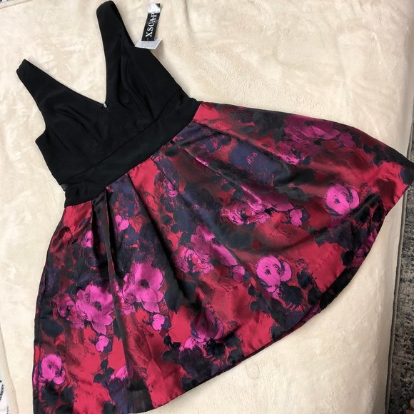 Xscape Dresses & Skirts - Short black and floral dress with pockets